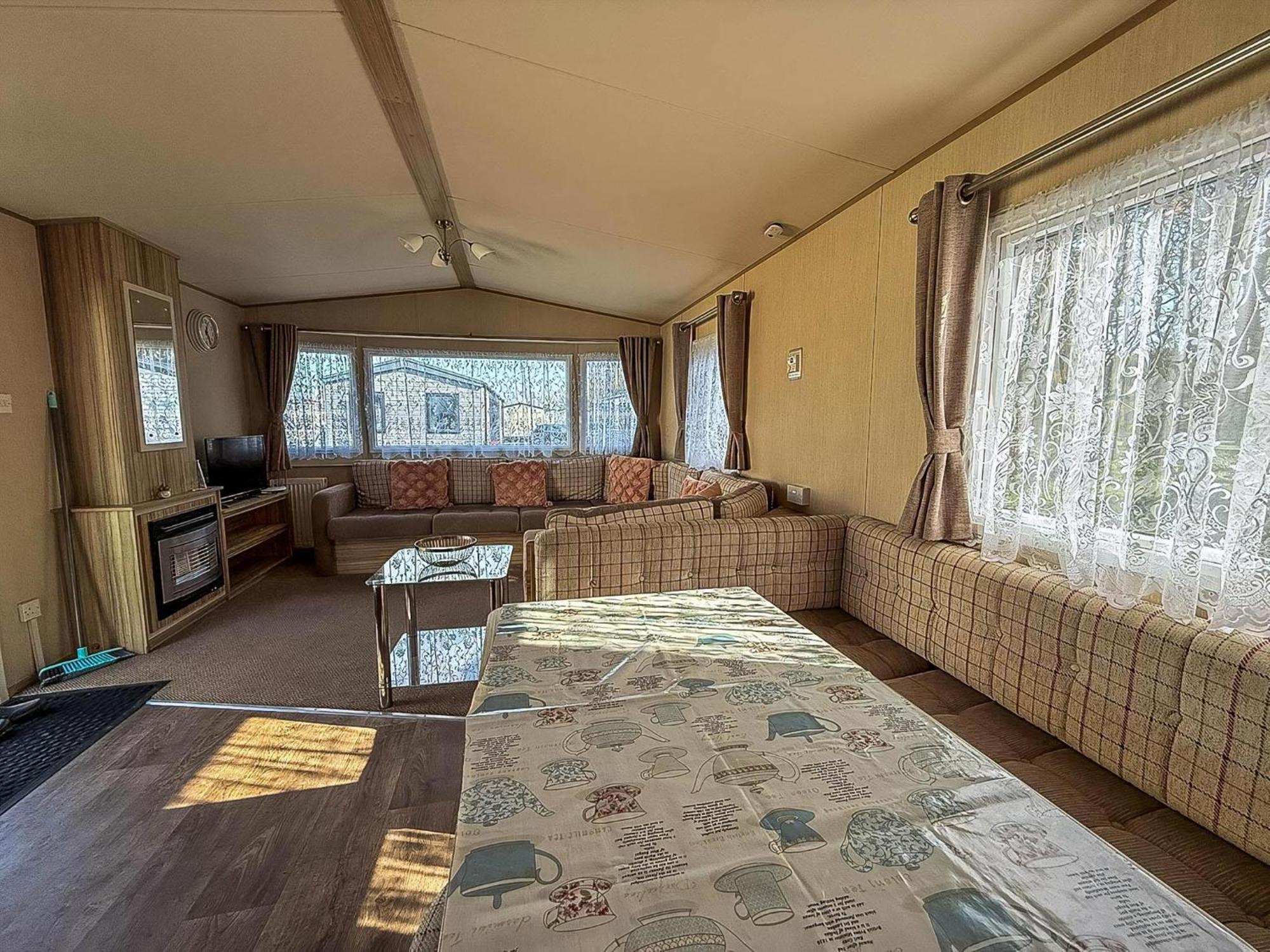 Great 8 Berth Caravan In Norfolk Near To Great Yarmouth Ref 20178Bs Hopton on Sea Exterior photo