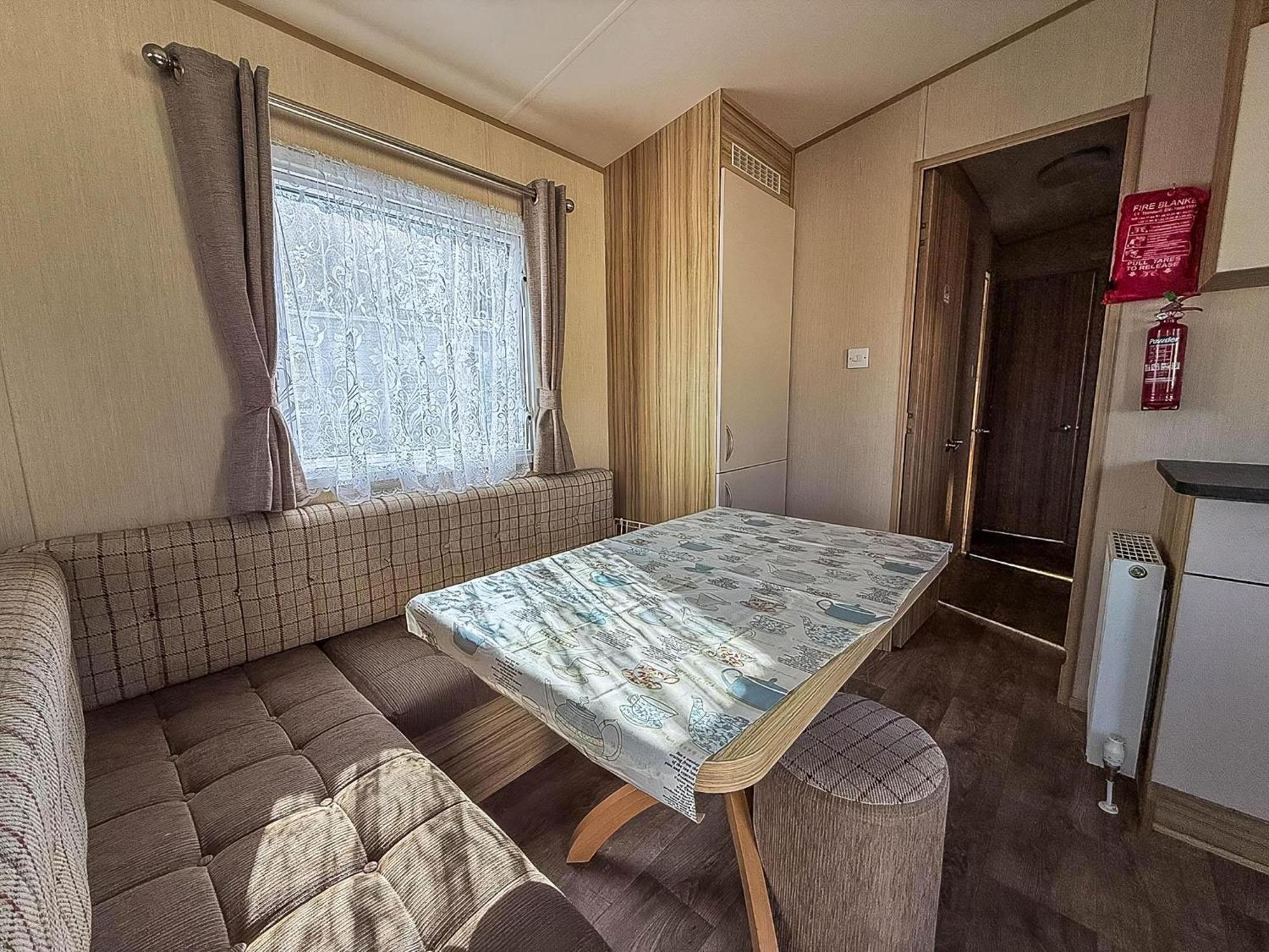 Great 8 Berth Caravan In Norfolk Near To Great Yarmouth Ref 20178Bs Hopton on Sea Exterior photo